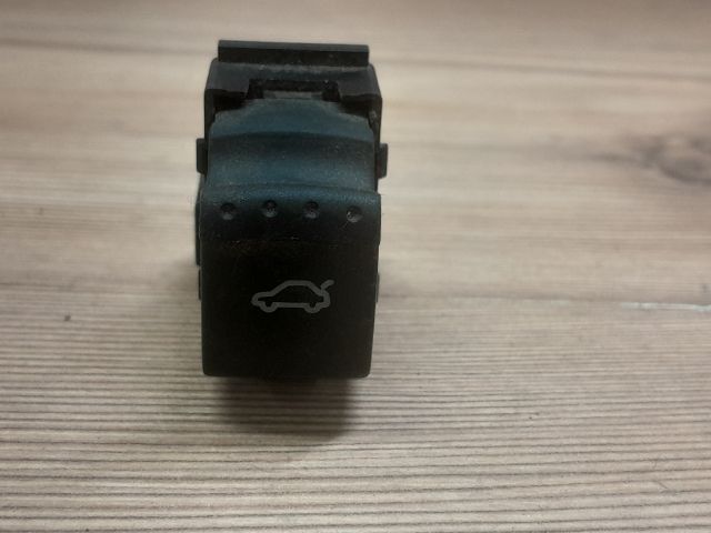 bontott SKODA SUPERB I Csomagtér Nyitó Kar / Gomb