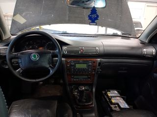 bontott SKODA SUPERB I Csomagtér Világítás