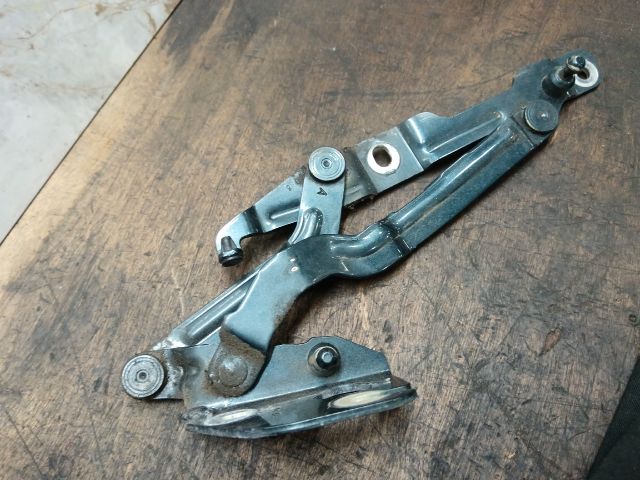 bontott SKODA SUPERB I Csomagtérajtó Bal Zsanér