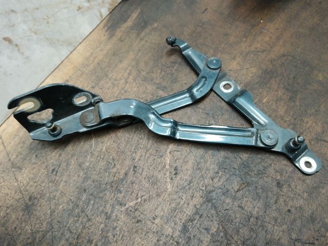 bontott SKODA SUPERB I Csomagtérajtó Bal Zsanér