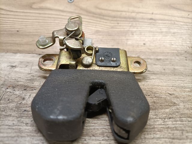 bontott SKODA SUPERB I Csomagtérajtó Zárszerkezet