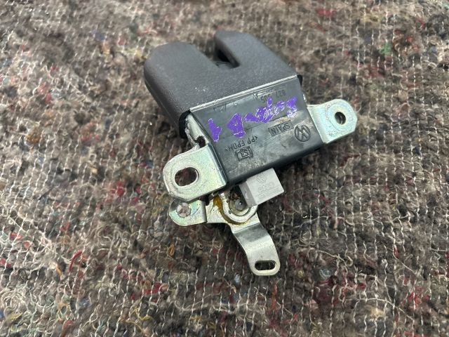 bontott SKODA SUPERB I Csomagtérajtó Zárszerkezet