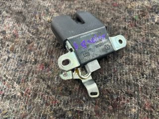 bontott SKODA SUPERB I Csomagtérajtó Zárszerkezet