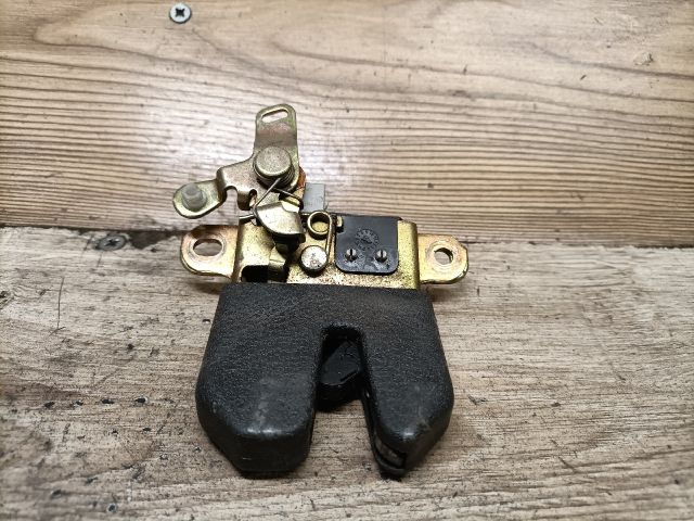 bontott SKODA SUPERB I Csomagtérajtó Zárszerkezet