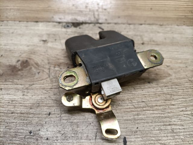 bontott SKODA SUPERB I Csomagtérajtó Zárszerkezet