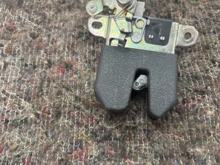 bontott SKODA SUPERB I Csomagtérajtó Zárszerkezet