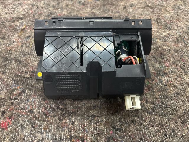 bontott SKODA SUPERB I Első Hamutartó