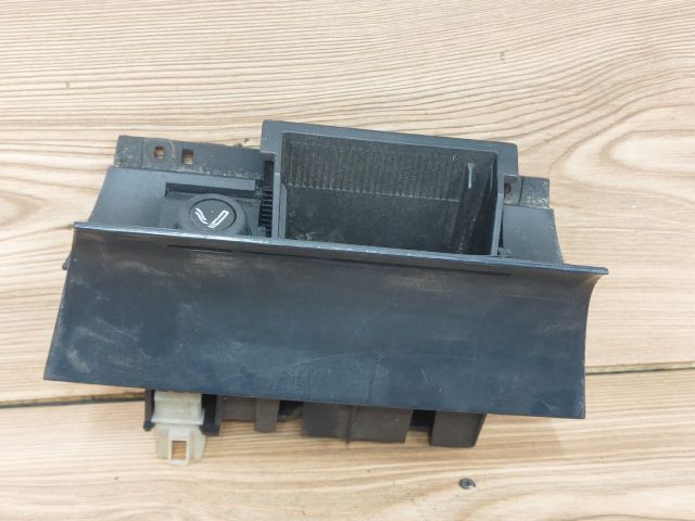 bontott SKODA SUPERB I Első Hamutartó