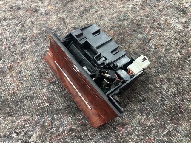 bontott SKODA SUPERB I Első Hamutartó