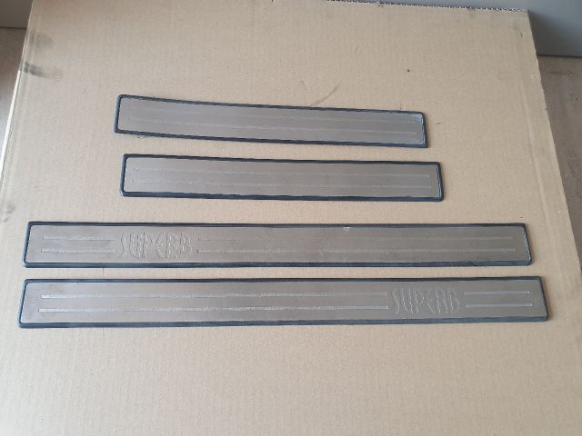 bontott SKODA SUPERB I Első Küszöb Díszléc