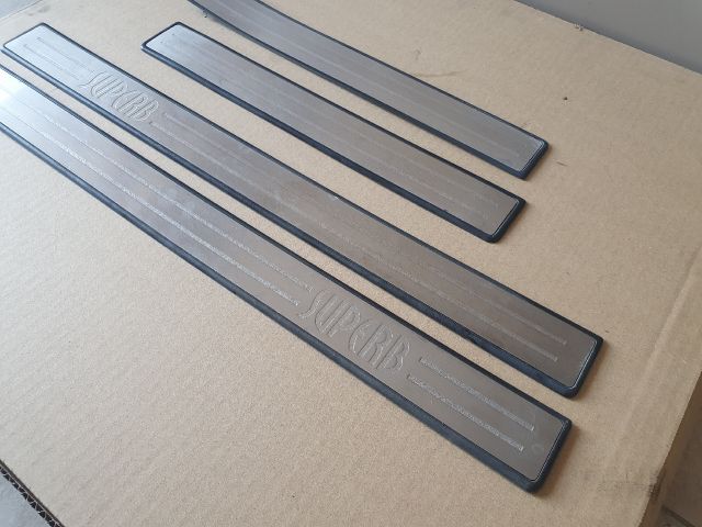 bontott SKODA SUPERB I Első Küszöb Díszléc