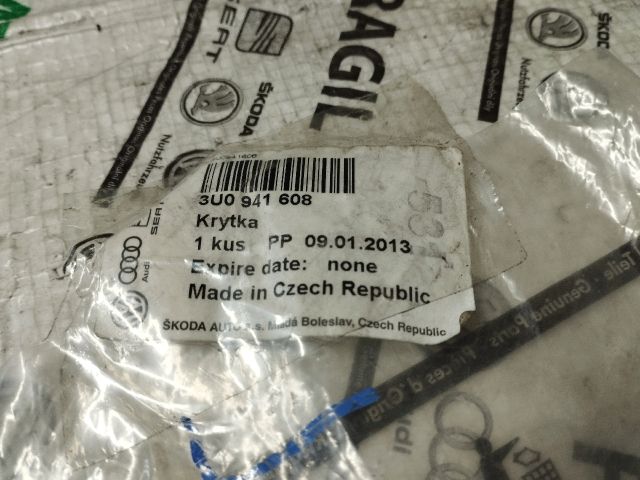 bontott SKODA SUPERB I Fényszóró Lámpabúra Fedél