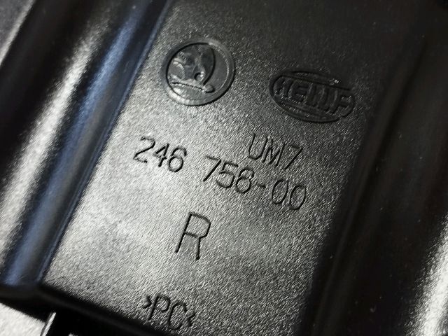 bontott SKODA SUPERB I Fényszóró Lámpabúra Fedél