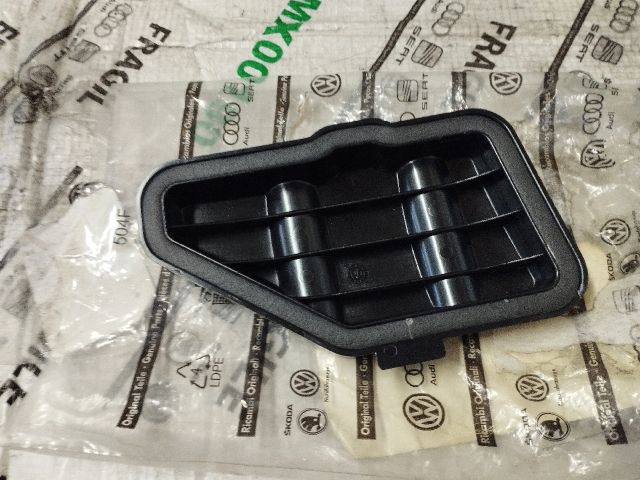 bontott SKODA SUPERB I Fényszóró Lámpabúra Fedél