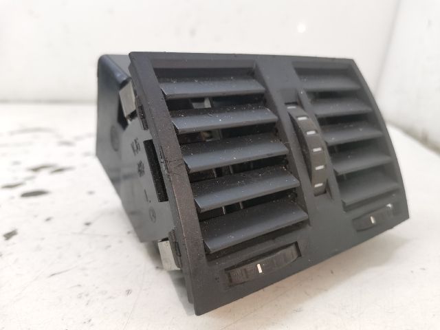 bontott SKODA SUPERB I Hátsó középső Szellőző