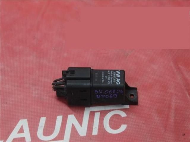 bontott SKODA SUPERB I Izzító Relé