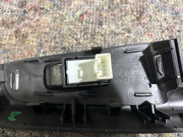 bontott SKODA SUPERB I Jobb első Ablakemelő Kapcsoló