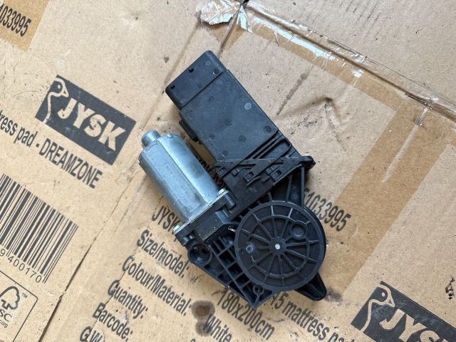 bontott SKODA SUPERB I Jobb első Ablakemelő Motor