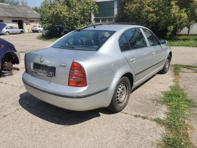 bontott SKODA SUPERB I Jobb első Ajtó (Részeivel)