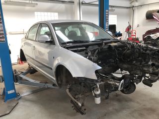 bontott SKODA SUPERB I Jobb első Ajtó (Üres lemez)