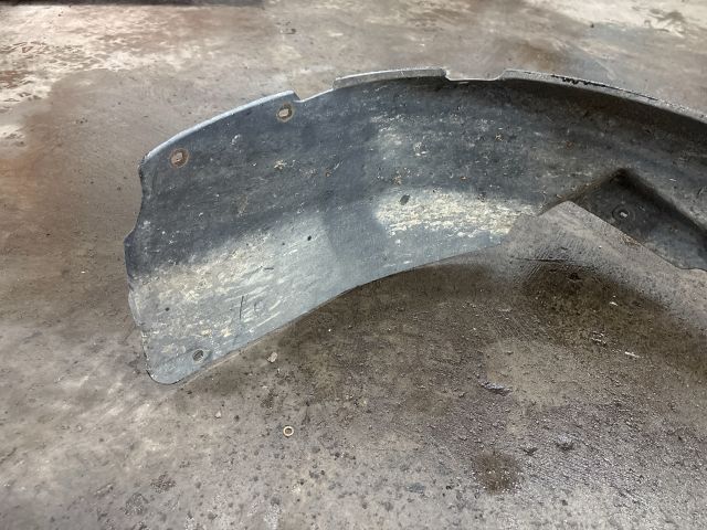 bontott SKODA SUPERB I Jobb első Első Dobbetét (Kerékjárati, Műanyag)