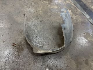 bontott SKODA SUPERB I Jobb első Első Dobbetét (Kerékjárati, Műanyag)