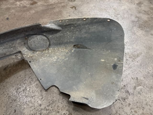 bontott SKODA SUPERB I Jobb első Első Dobbetét (Kerékjárati, Műanyag)