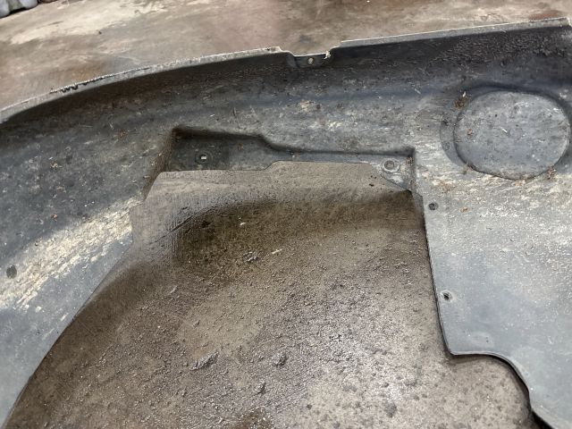 bontott SKODA SUPERB I Jobb első Első Dobbetét (Kerékjárati, Műanyag)