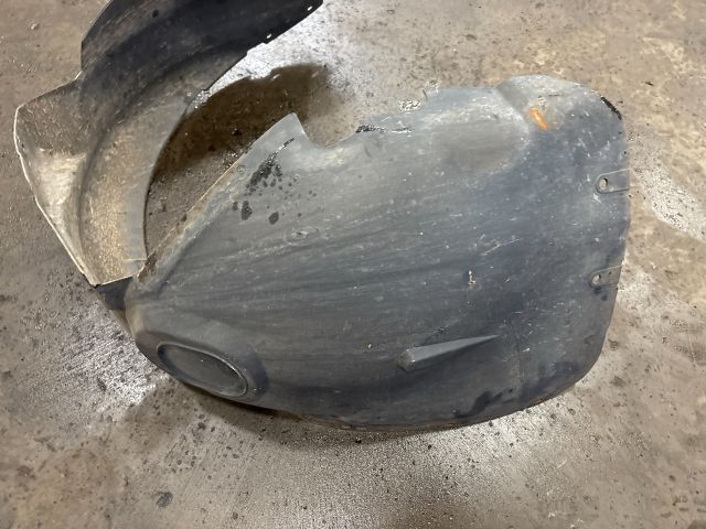 bontott SKODA SUPERB I Jobb első Első Dobbetét (Kerékjárati, Műanyag)