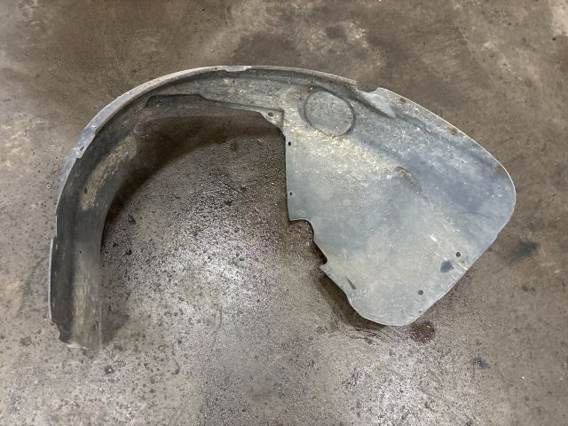 bontott SKODA SUPERB I Jobb első Első Dobbetét (Kerékjárati, Műanyag)