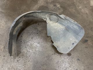 bontott SKODA SUPERB I Jobb első Első Dobbetét (Kerékjárati, Műanyag)