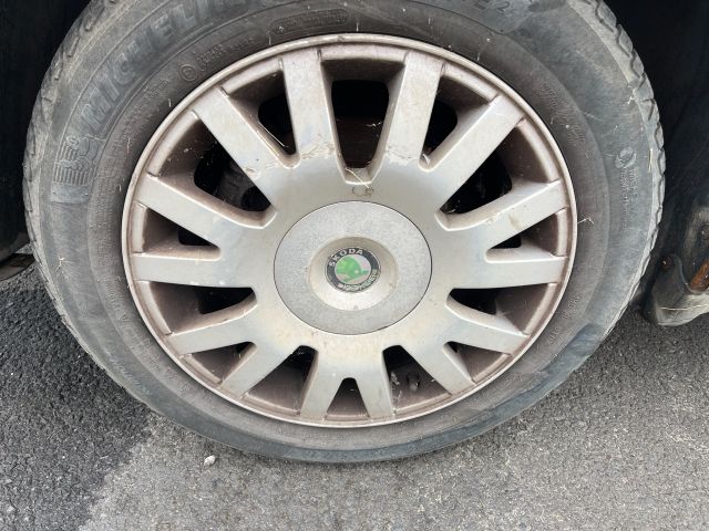 bontott SKODA SUPERB I Jobb első Gumikéder