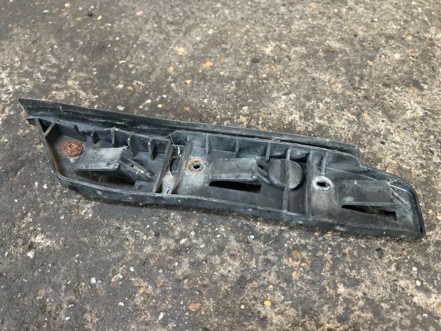 bontott SKODA SUPERB I Jobb első Oldal Lökhárító Tartó (Műanyag)