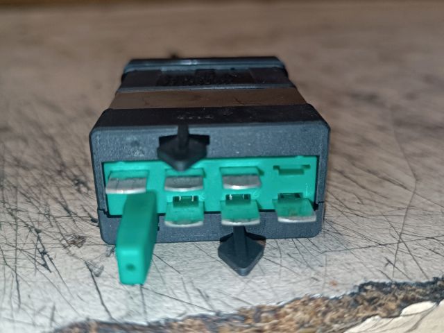 bontott SKODA SUPERB I Jobb első Ülésfűtés Kapcsoló