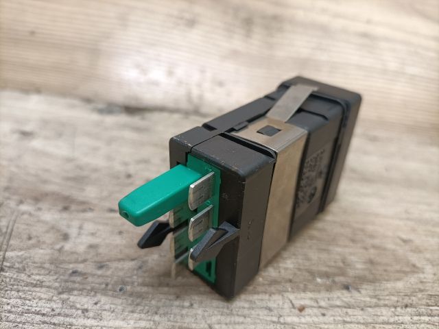 bontott SKODA SUPERB I Jobb első Ülésfűtés Kapcsoló