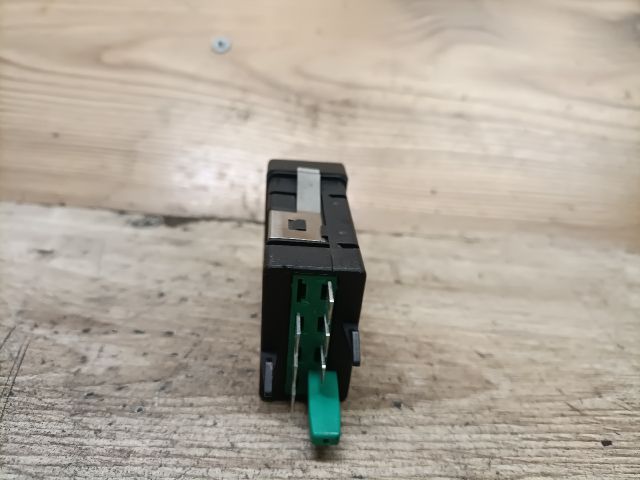 bontott SKODA SUPERB I Jobb első Ülésfűtés Kapcsoló