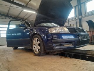 bontott SKODA SUPERB I Jobb első Vízlehúzó Gumicsík