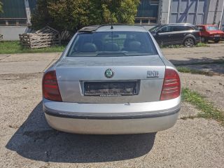 bontott SKODA SUPERB I Jobb hátsó Ajtó (Részeivel)