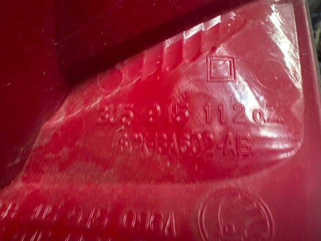 bontott SKODA SUPERB I Jobb Hátsó Lámpa