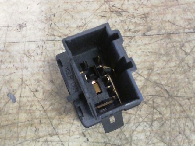 bontott SKODA SUPERB I Kipörgésgátló Kapcsoló