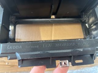 bontott SKODA SUPERB I Középkonzol Keret