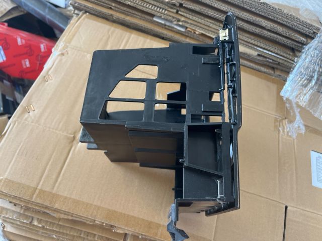 bontott SKODA SUPERB I Középkonzol Keret