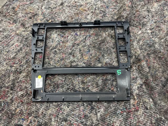 bontott SKODA SUPERB I Középkonzol Keret