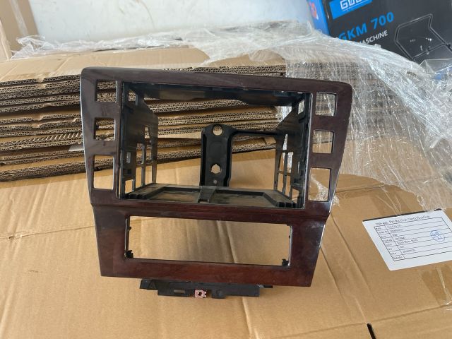 bontott SKODA SUPERB I Középkonzol Keret