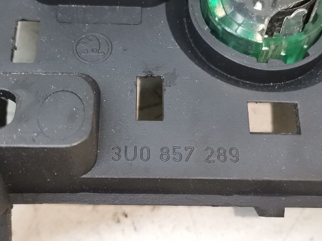 bontott SKODA SUPERB I Középső Szellőző Keret