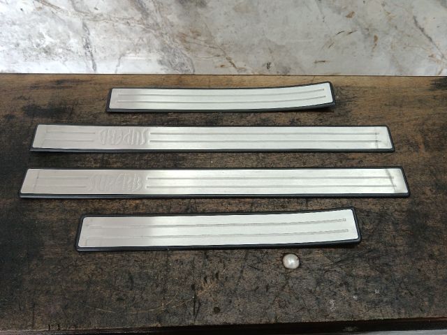 bontott SKODA SUPERB I Küszöb Díszléc Szett