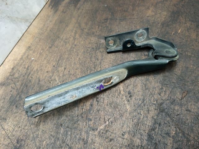 bontott SKODA SUPERB I Motorháztető Jobb Zsanér