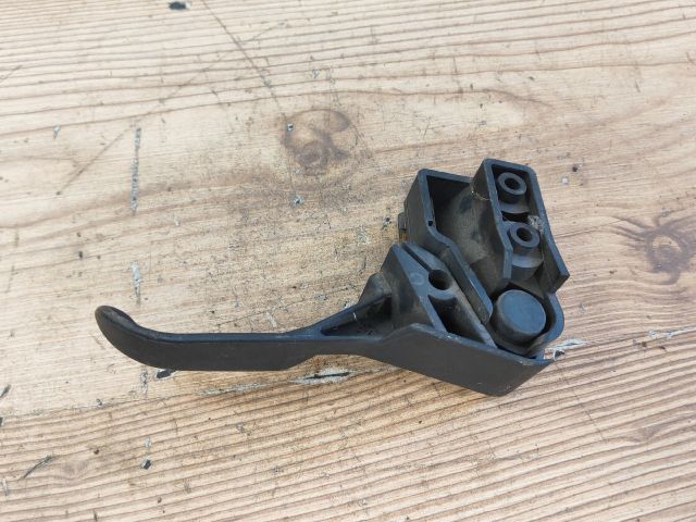 bontott SKODA SUPERB I Motorháztető Nyitó Kar / Gomb