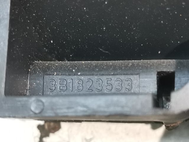 bontott SKODA SUPERB I Motorháztető Nyitó Kar / Gomb