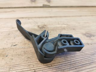 bontott SKODA SUPERB I Motorháztető Nyitó Kar / Gomb